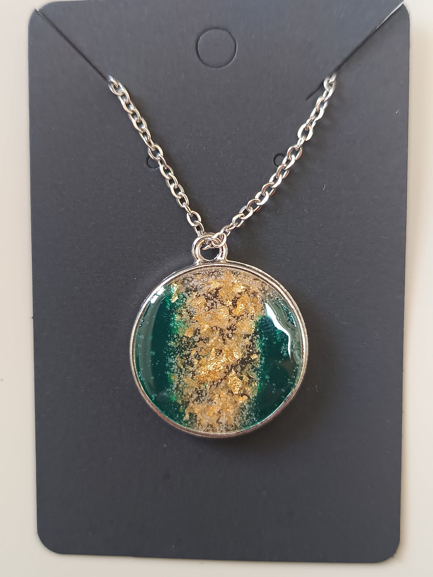 Collier en résine uv