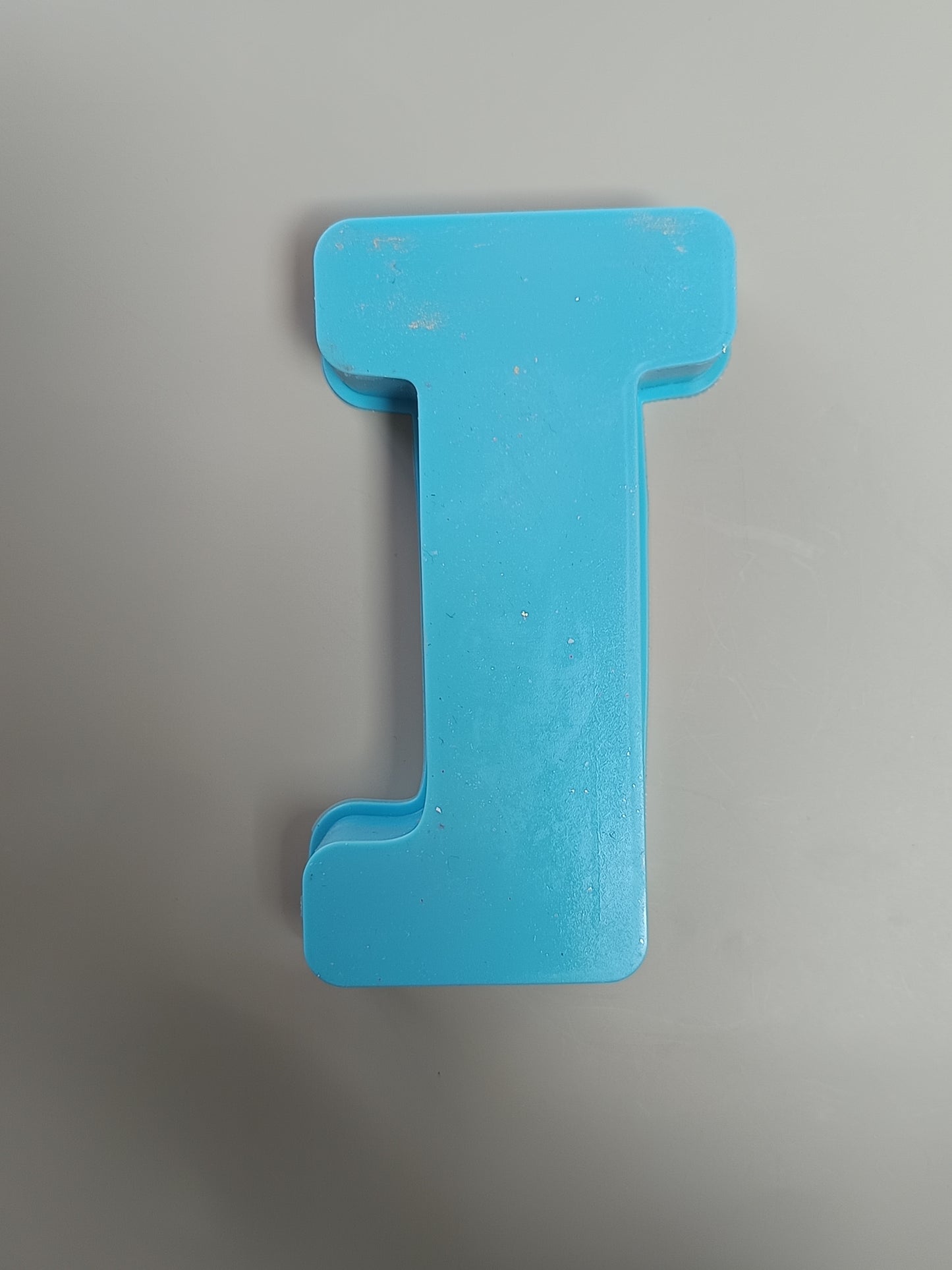 Lettre J en résine époxy