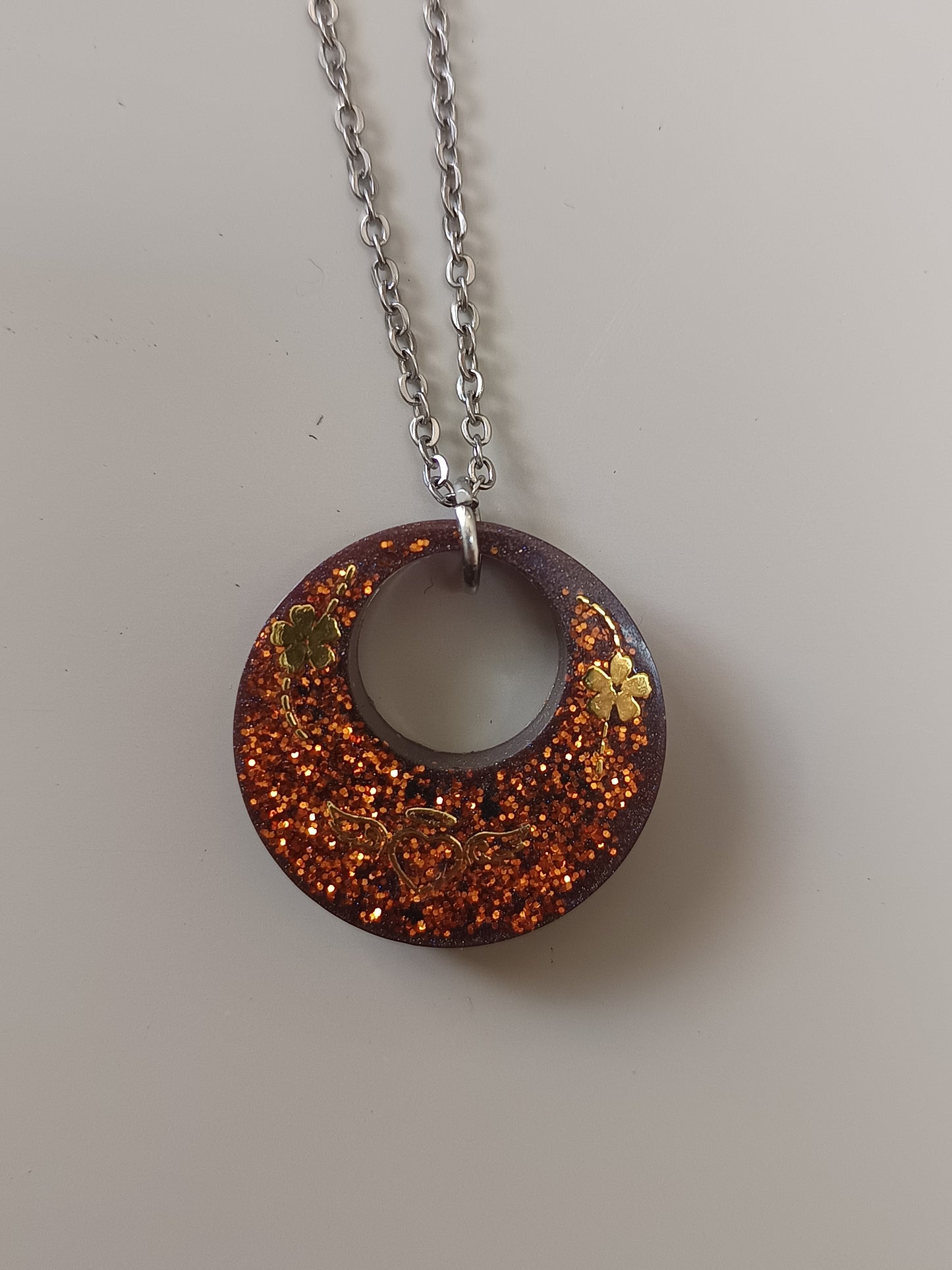 Collier en résine uv