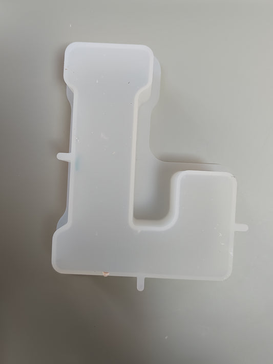 Lettre L en résine époxy