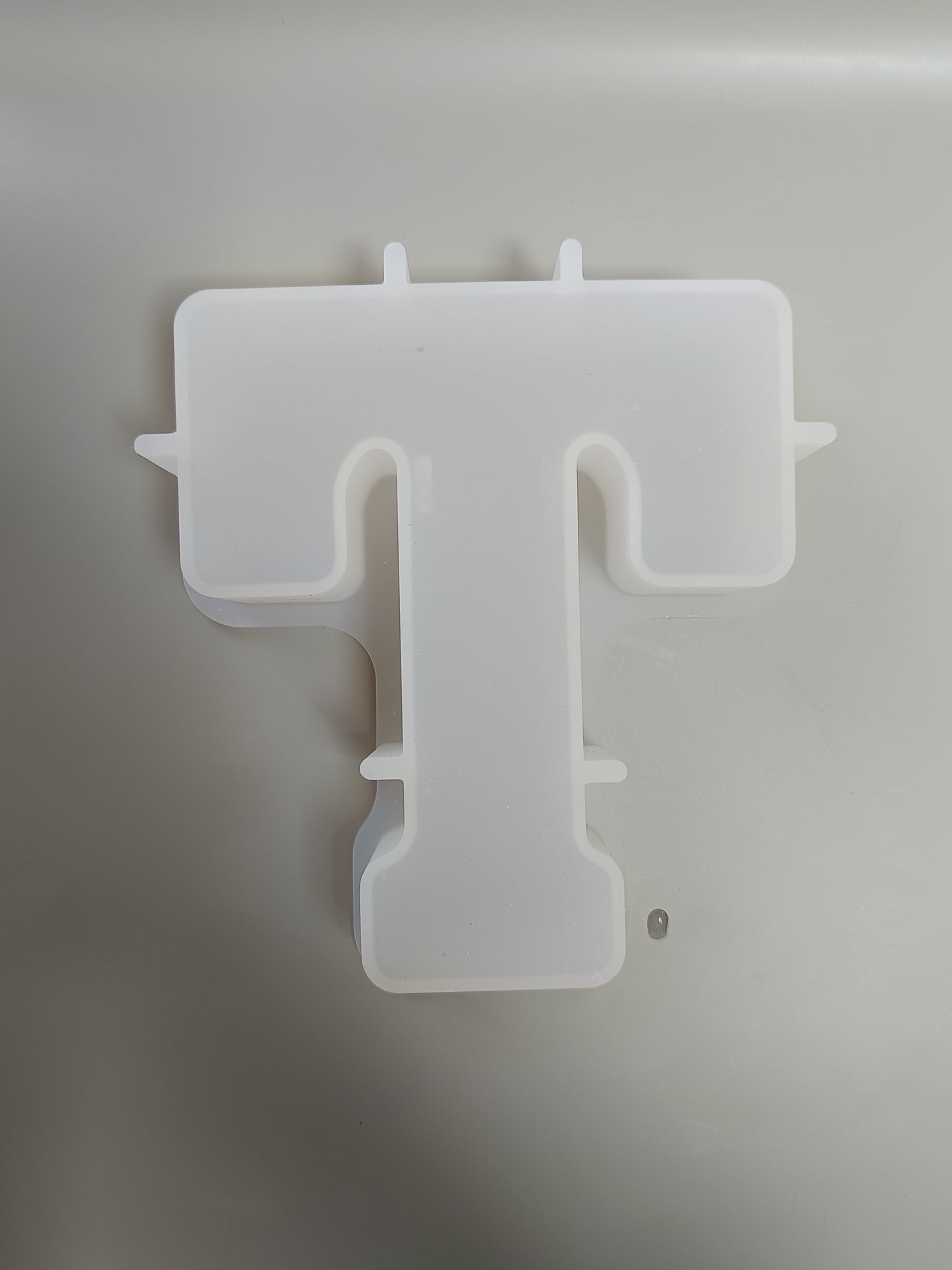 Lettre T en résine époxy