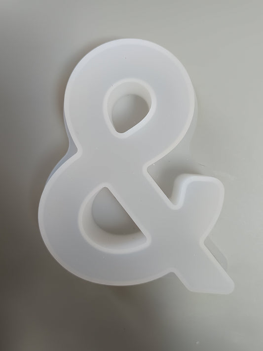 Lettre & en résine époxy