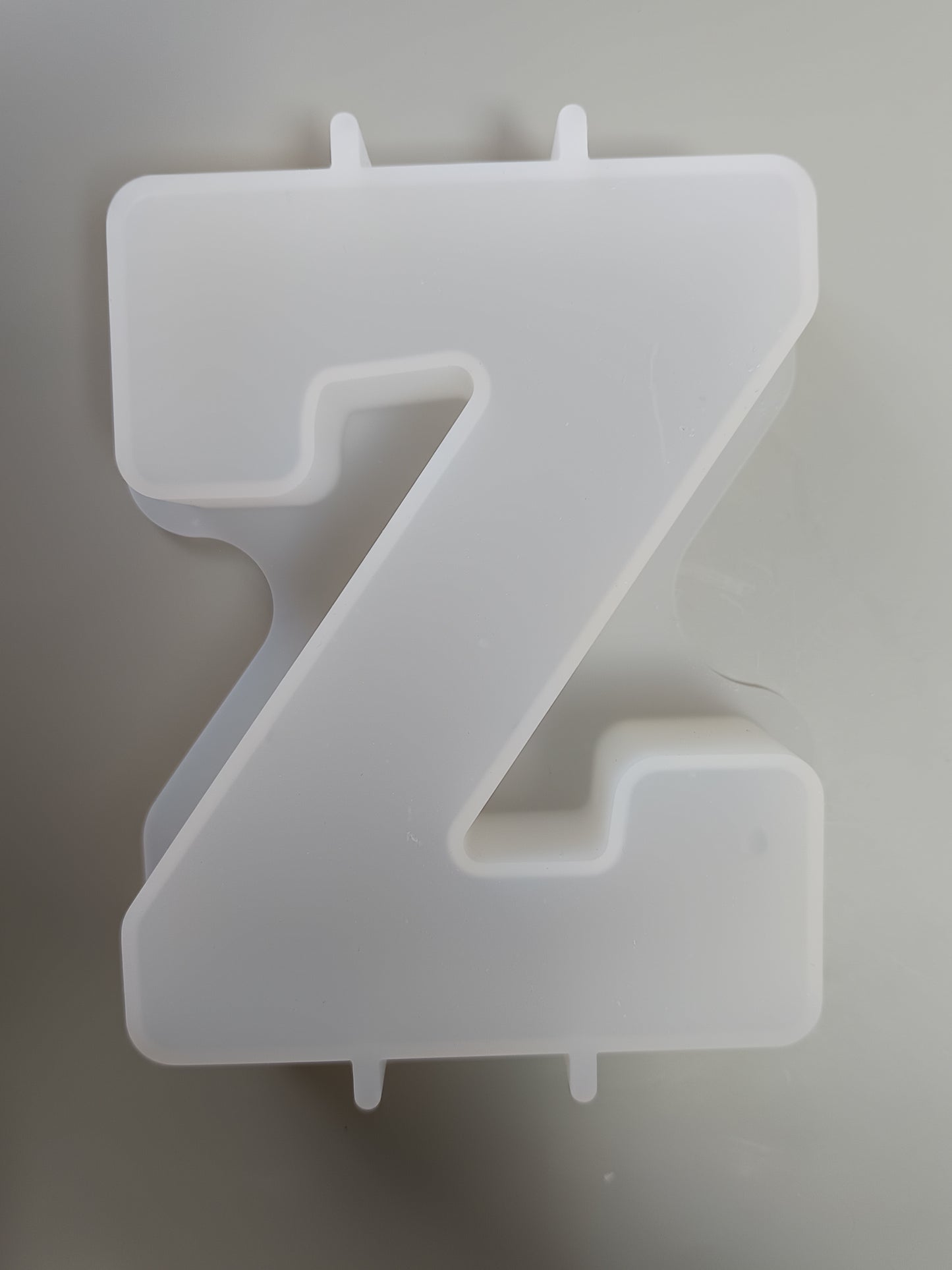 Lettre Z en résine époxy