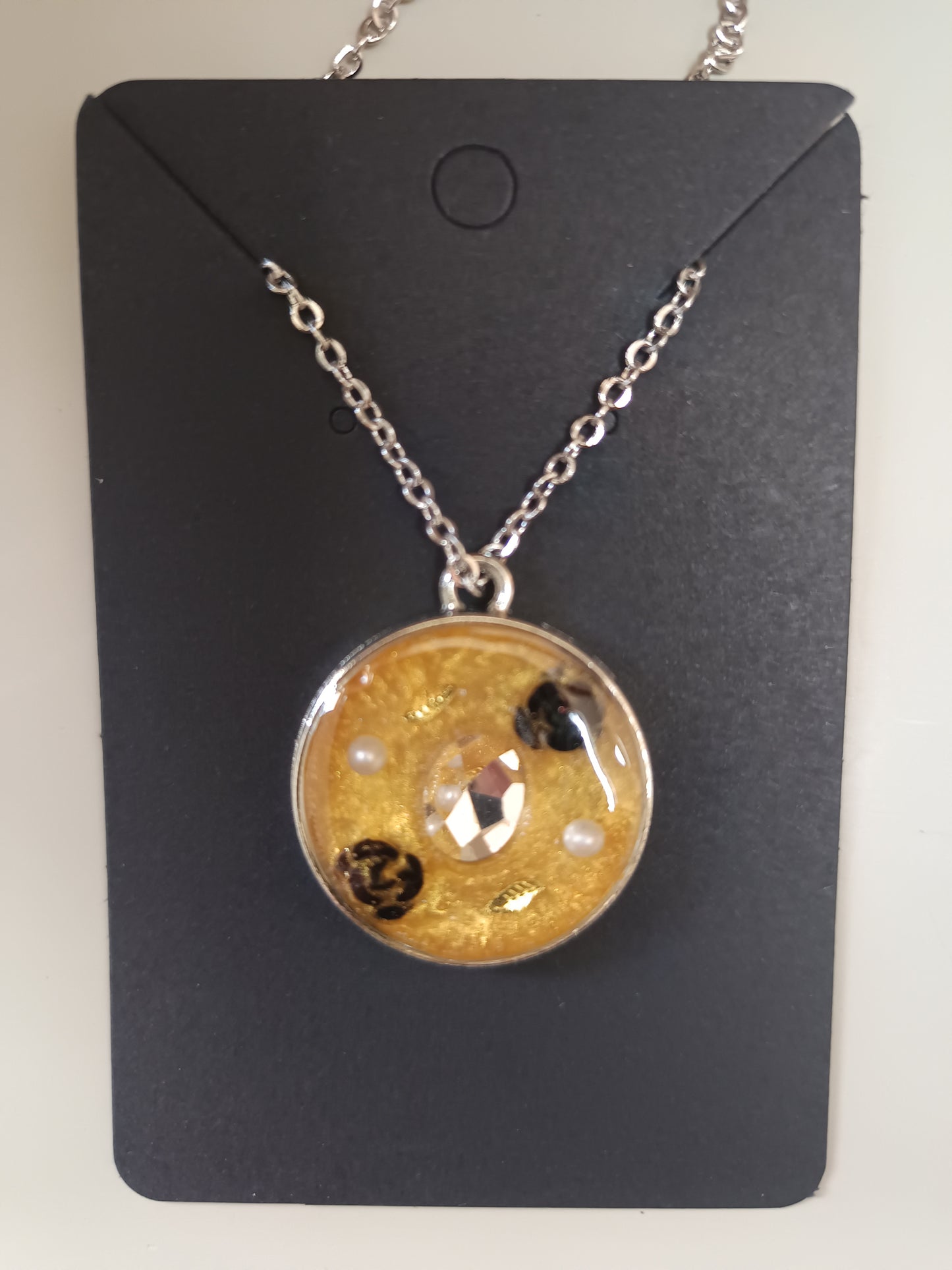 Collier en résine uv