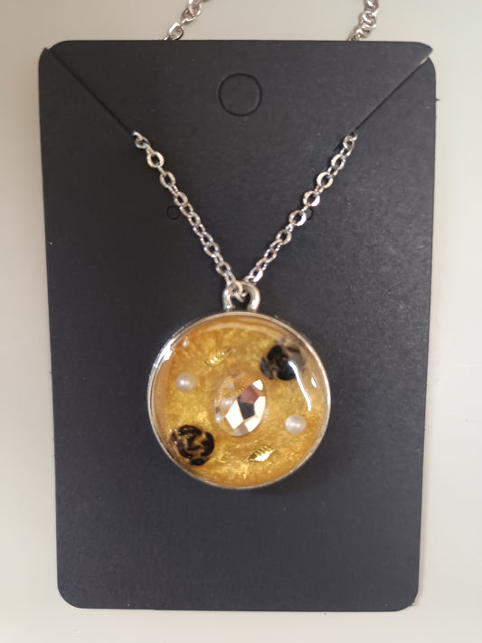 Collier en résine uv