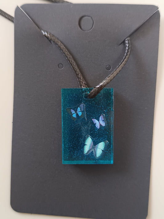 Collier en résine uv