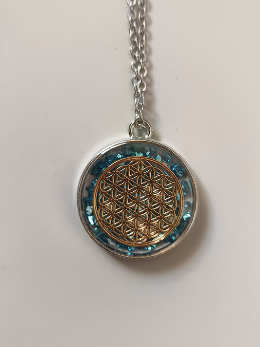 Collier en résine uv