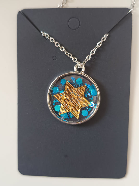 Collier en résine uv