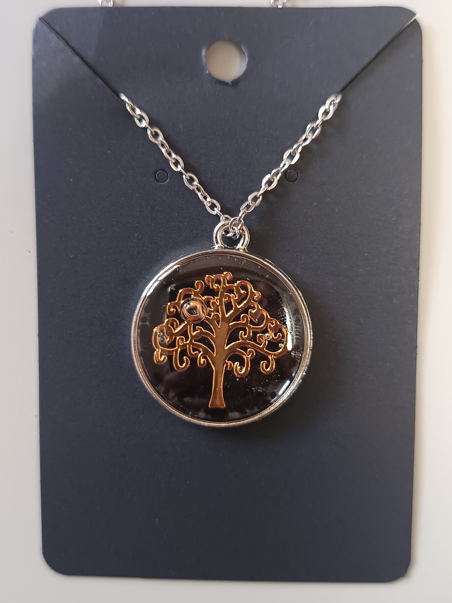 Collier en résine uv